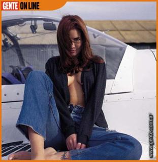 Natalia Oreiro feet photo thumbnail
