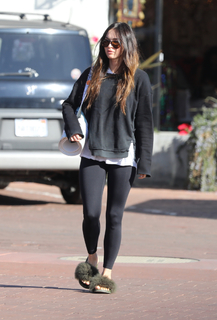 Megan Fox feet photo thumbnail