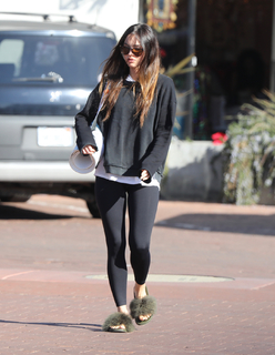 Megan Fox feet photo thumbnail
