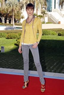 Olga Kurylenko feet photo thumbnail