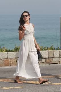 Isis Valverde feet photo thumbnail