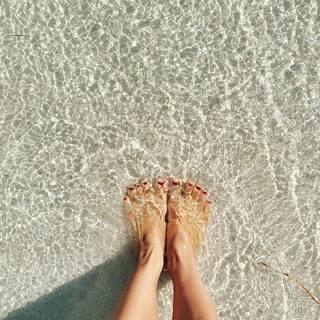 Kino MacGregor feet photo thumbnail