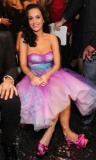 Katy Perry feet photo thumbnail