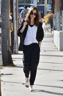 Lily Collins feet photo thumbnail