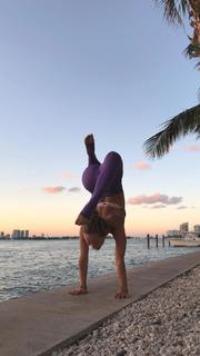 Kino MacGregor feet photo thumbnail