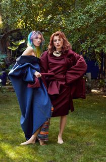 Bella Thorne feet photo thumbnail