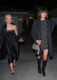 Julianne Hough feet photo thumbnail