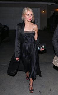 Julianne Hough feet photo thumbnail
