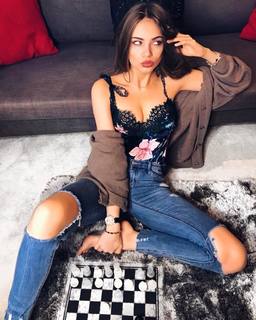 Xenia Tchoumitcheva feet photo thumbnail