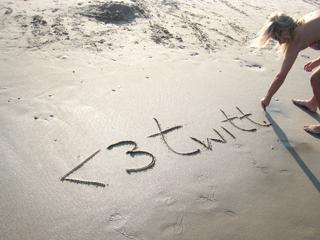 Justine Ezarik feet photo thumbnail