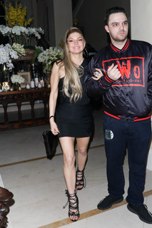 Fergie feet photo thumbnail