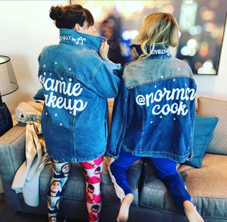 Kaley Cuoco feet photo thumbnail