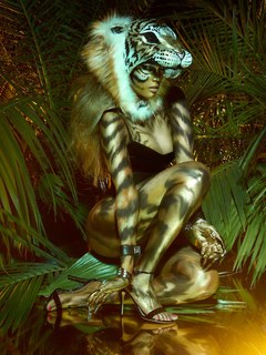 Tyra Banks feet photo thumbnail