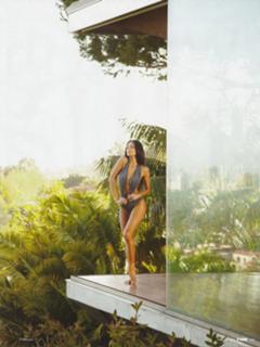 Nicole Scherzinger feet photo thumbnail