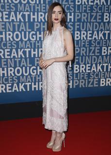 Lily Collins feet photo thumbnail