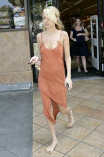 Nicole Richie feet photo thumbnail