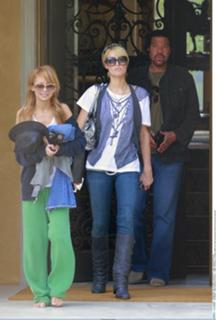 Nicole Richie feet photo thumbnail