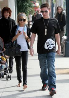 Nicole Richie feet photo thumbnail