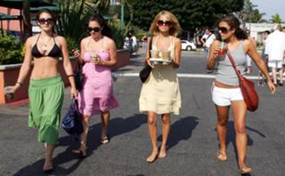 Nicole Richie feet photo thumbnail