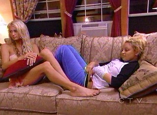 Paris Hilton feet photo thumbnail