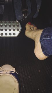 Alaine Crissiê feet photo thumbnail