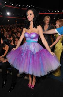 Katy Perry feet photo thumbnail