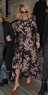 Selena Gomez feet photo thumbnail