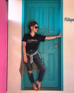 Claudia Lizaldi feet photo thumbnail