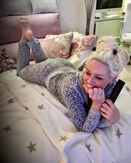 Daniela Katzenberger feet photo thumbnail