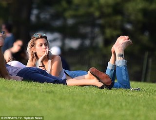 Paris Jackson feet photo thumbnail