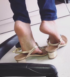 Alaine Crissiê feet photo thumbnail