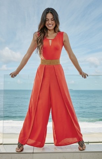 Isis Valverde feet photo thumbnail