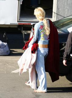 Paris Hilton feet photo thumbnail