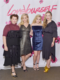 Reese Witherspoon feet photo thumbnail