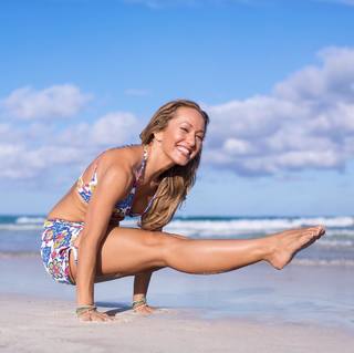 Kino MacGregor feet photo thumbnail