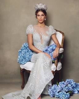 Iris Mittenaere feet photo thumbnail