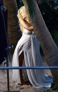 Paris Hilton feet photo thumbnail