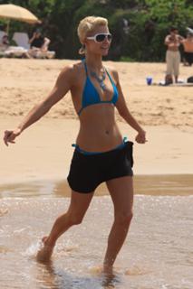 Paris Hilton feet photo thumbnail