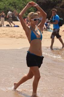Paris Hilton feet photo thumbnail