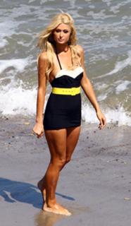 Paris Hilton feet photo thumbnail