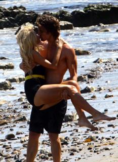 Paris Hilton feet photo thumbnail