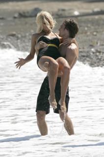 Paris Hilton feet photo thumbnail