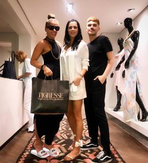 Adriane Galisteu feet photo thumbnail