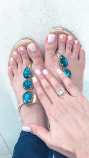 Alaine Crissiê feet photo thumbnail