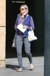 Amy Smart feet photo thumbnail