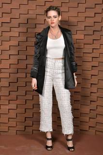 Kristen Stewart feet photo thumbnail