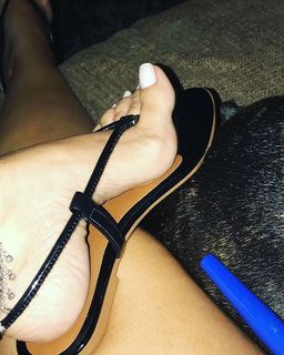 Karin Klemp feet photo thumbnail