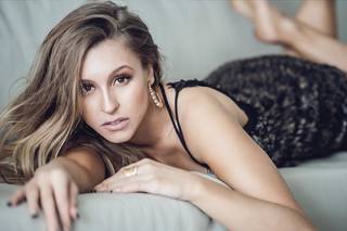 Carla Diaz feet photo thumbnail