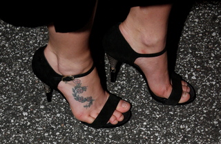 Kaya Scodelario feet photo thumbnail