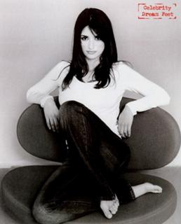 Penélope Cruz feet photo thumbnail